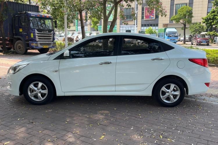 现代 瑞纳 2014款 1.4L 自动智能型GLS